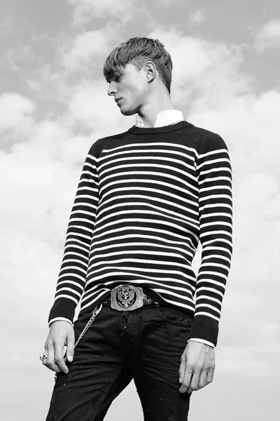 Look 16